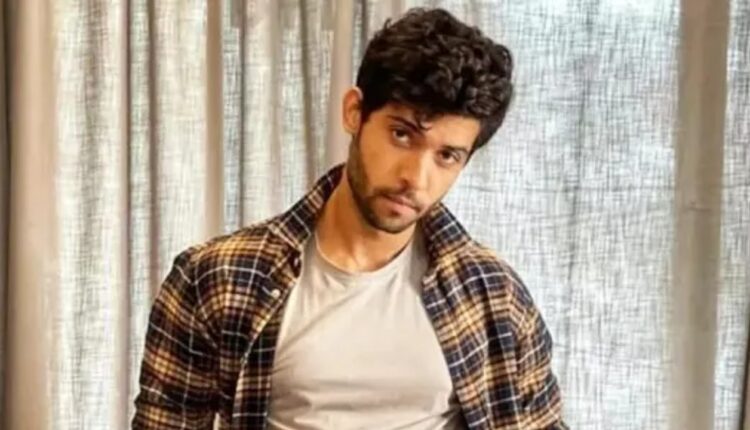 Manan Joshi as Anubhav Kulshreshtha/Annu