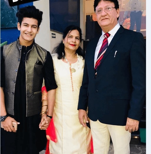 Manjul Khattar With His Father And Mother