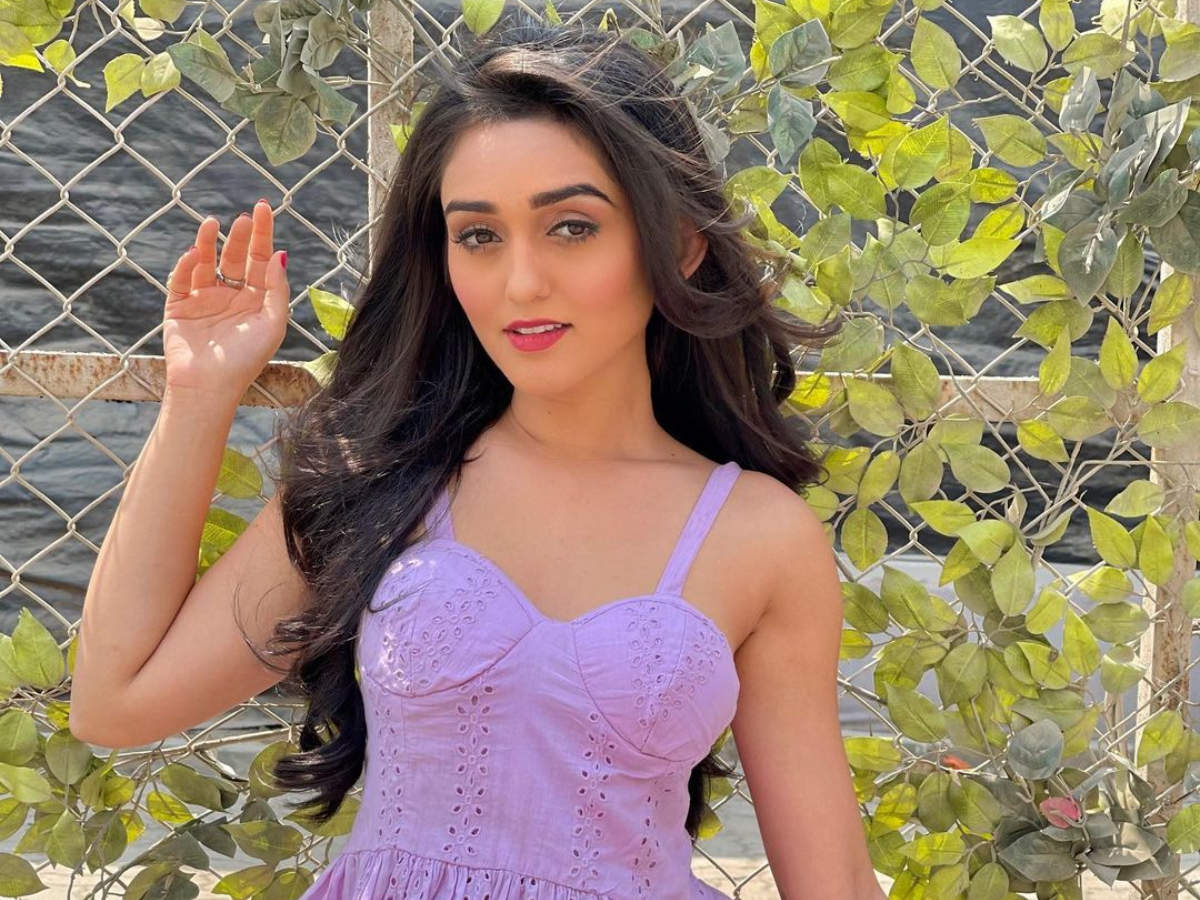 Saath Nibhaana Saathiya Serial Cast, Real Names, Age, Salary, Net Worth ...