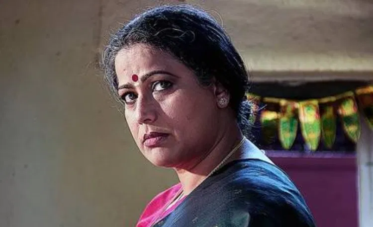 Mona Ambegaonkar as Jasjit's mother