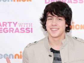 Munro Chambers Biography Height Weight Age Movies Wife Family Salary Net Worth Facts More 1