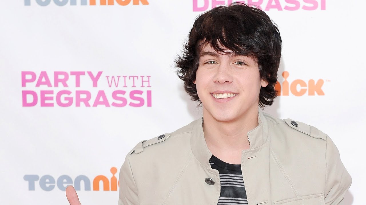 Munro Chambers Biography Height Weight Age Movies Wife Family Salary Net Worth Facts More 1