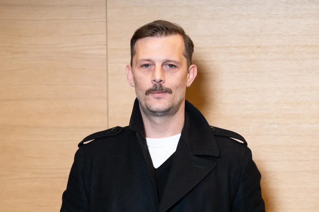 Nicolas Duvauchelle as Théo Vachewski 