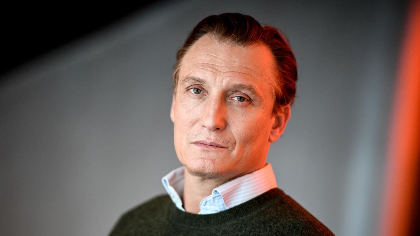 The Swarm: Review, Story, Cast, Episodes, Release Date, Budget & More Oliver Masucci as Captain Jasper Alban