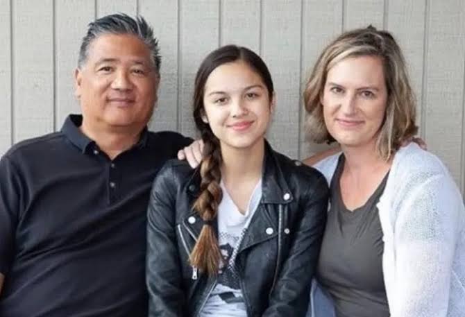 Olivia Rodrigo With Her Father And Mother