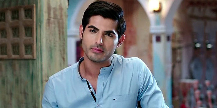 Omkar Kapoor as Yash Khanna
