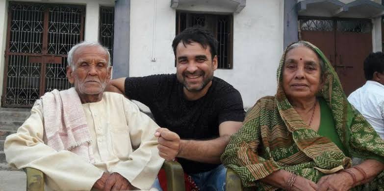 Pankaj Tripathi With His Father And Mother