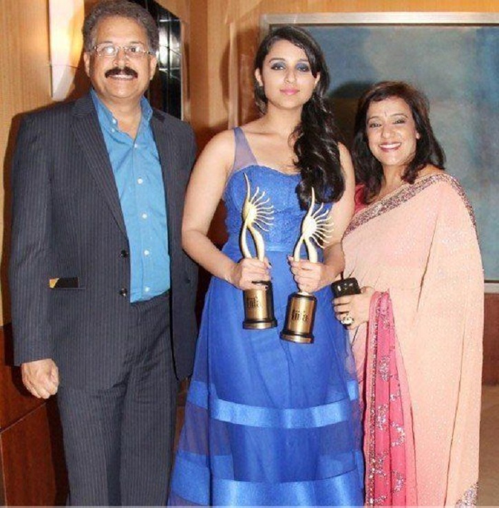 Parineeti Chopra With Her Father And Mother