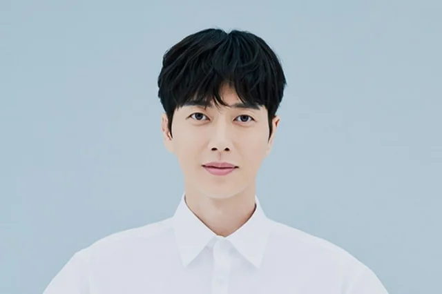 Park Hae-jin as Lee Hee-kyung