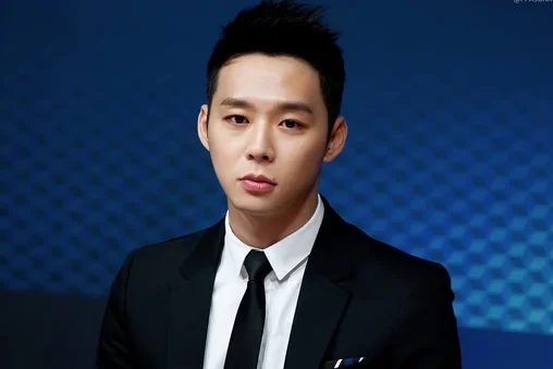 Park Yoo-chun as Detective Choi Moo-gak