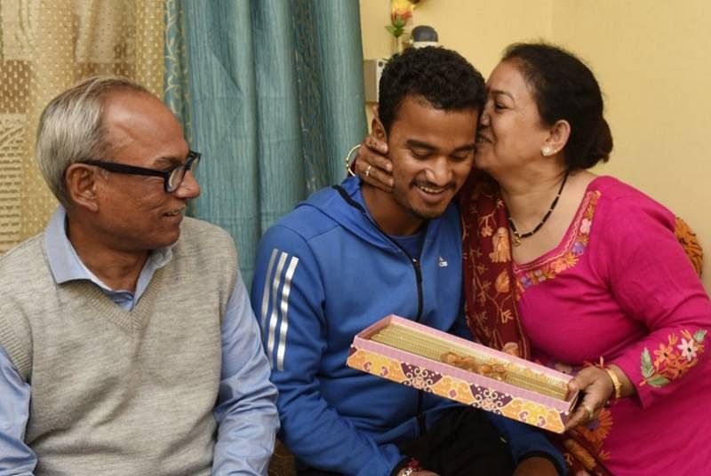 Pawan Negi With His Father And Mother