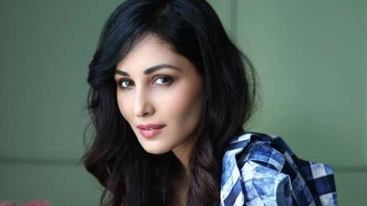 Pooja Chopra as Isha Khanna
