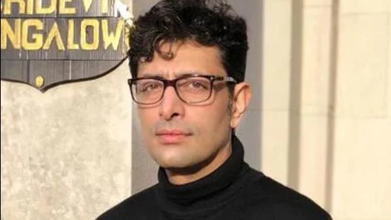 Priyanshu Chatterjee as Dr. Karan Kapadia