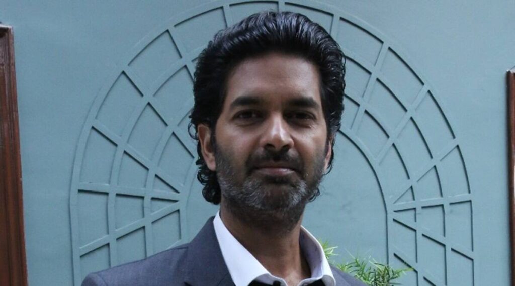 Purab Kohli as Akarsh Kapoor