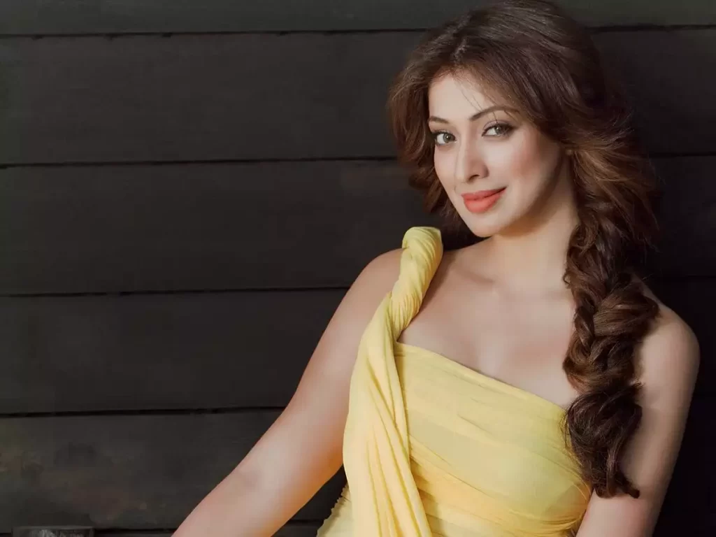 Raai Laxmi as Sara Matthews Oberoi
