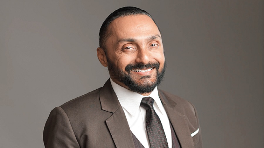 Rahul Bose as Mahesh Rao