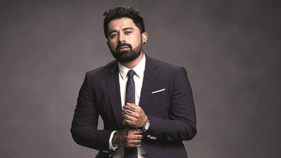 Rannvijay Singha as Professor Siddharth Sinha (Sid)