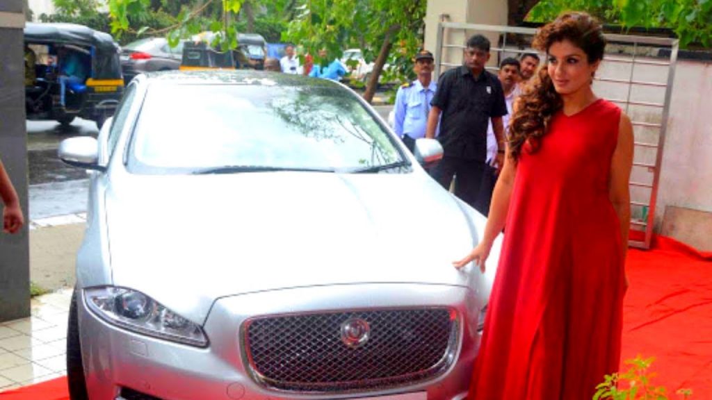  Raveen Tandon With Her Car