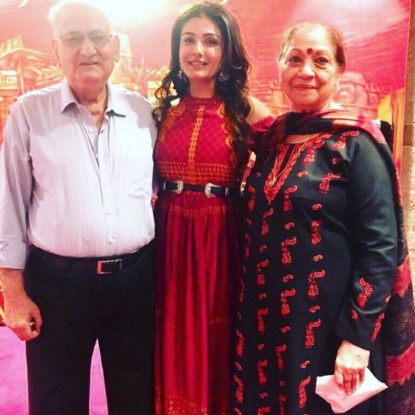 Raveena Tandon With His Mother And Father