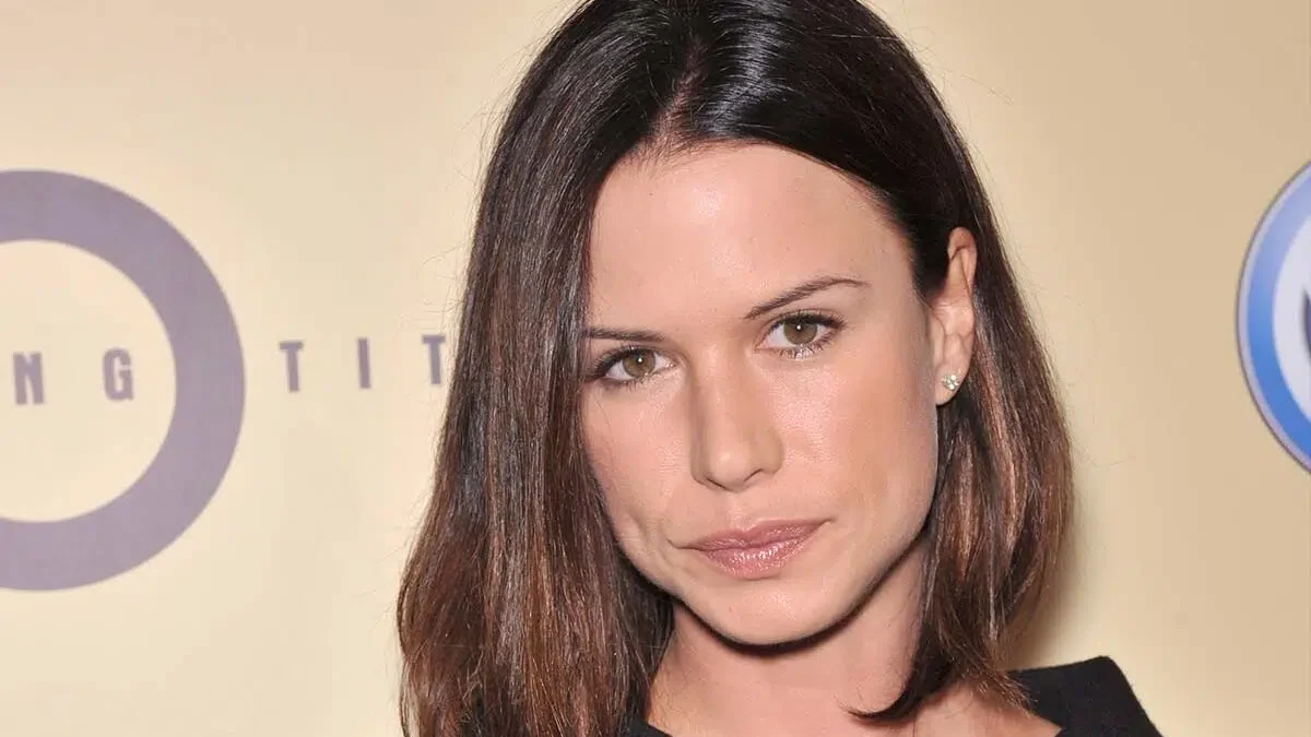 Rhona Mitra as Dr. Mal