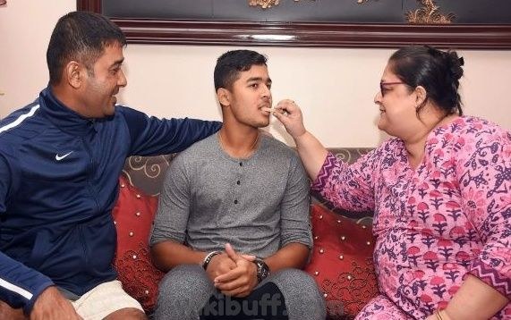 Riyan Parag With His Mother And Father