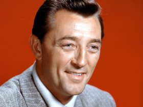 Robert Mitchum Biography Height Weight Age Movies Wife Family Salary Net Worth Facts More