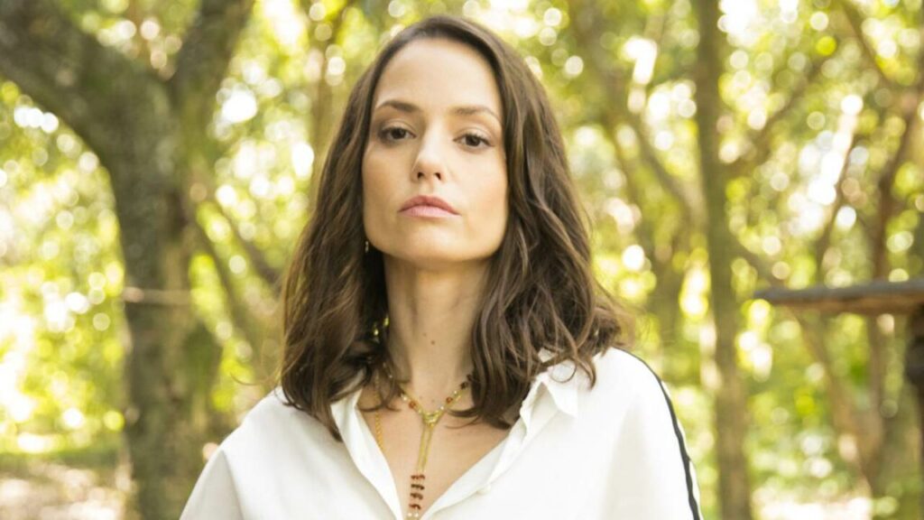 Carrossel: Review, Story, Cast, Episodes, Release Date, Budget & More Rosanne Mulholland as Teacher Helena Fernandes