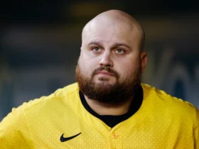 Rowdy Tellez Biography Height Weight Age Stats Wife Salary Net Worth More 1