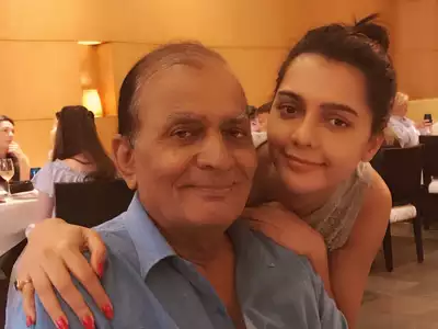 Ruhi Singh With Her Mother