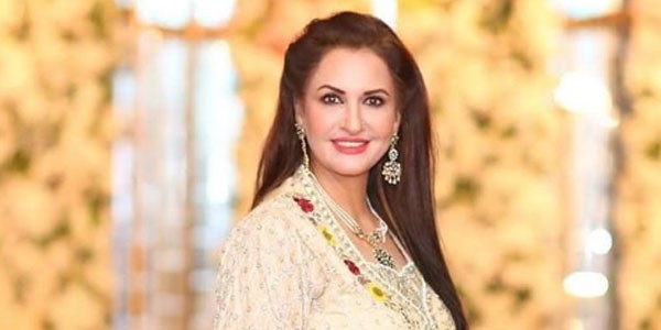 Saba Faisal as Aslam and Akram's mother