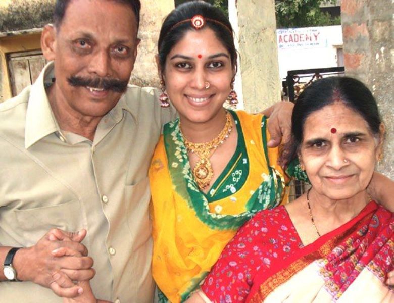 Sakshi Tanwar With Her Father And Mother