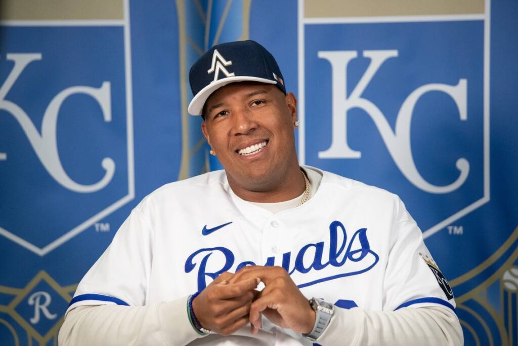Salvador Perez Biography, Height, Weight, Age, Stats, Wife, Salary, Net Worth & More