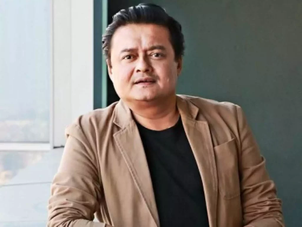 Saswata Chatterjee as Pabitra Chatterjee