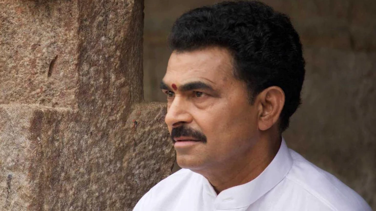 Sayaji Shinde as Head Constable Uday Mathur