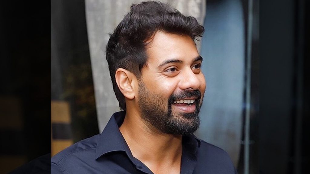 Shabbir Ahluwalia Biography, Height, Age, TV Serials, Wife, Family, Salary, Net Worth, Awards, Photos, Facts & More