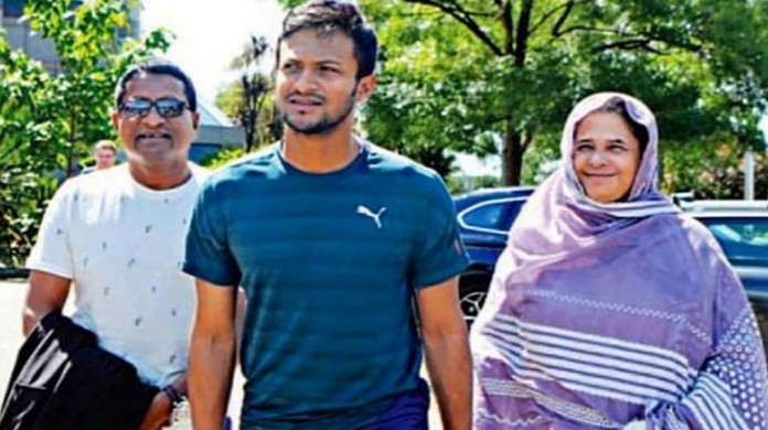 Shakib Al Hasan With His Father And Mother