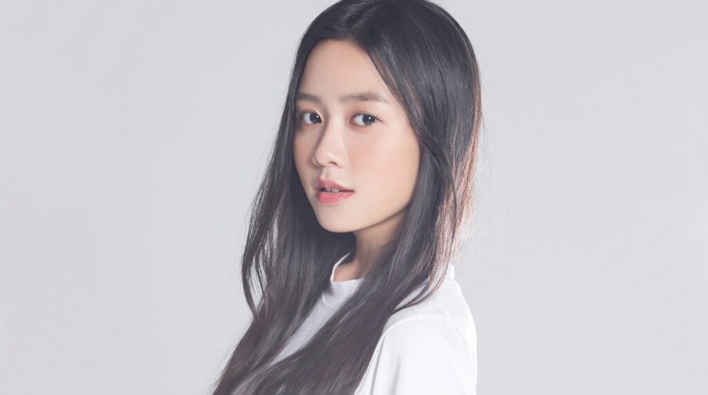 Shin Soo-yeon as young Koo Seo-ryeong