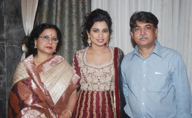 Shreya Ghoshal With Her Father And Mother