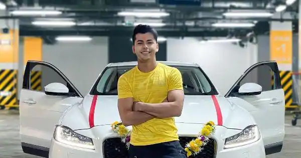 Siddharth Nigam With His Car