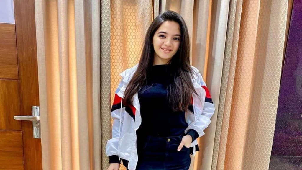 Siya Kakkar Biography, Height, Weight, Age, Instagram, Boyfriend, Family, Affairs, Salary, Net Worth, Photos, Facts & More