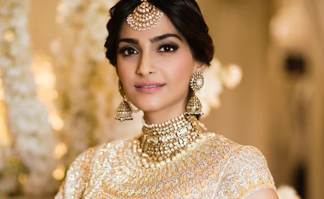  Sonam Kapoor 