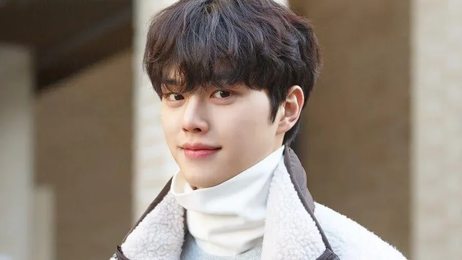 Love Alarm: Review, Story, Cast, Episodes, Release Date, Budget & More Song Kang as Hwang Sun-oh