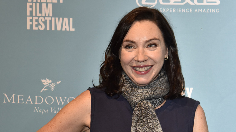 Stephanie Courtney Biography Height Weight Age Movies Husband Family Salary Net Worth Facts More