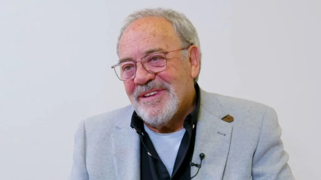 Tito Valverde as Víctor Entrerríos