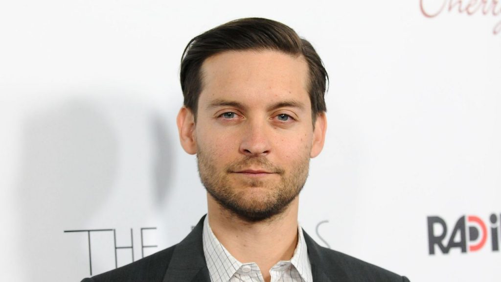 Tobey Maguire Biography, Height, Weight, Age, Movies, Husband, Family, Salary, Net Worth, Facts & More