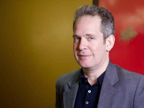  Tom Hollander as King George