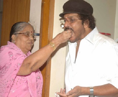 V. Ravichandran With His Mother