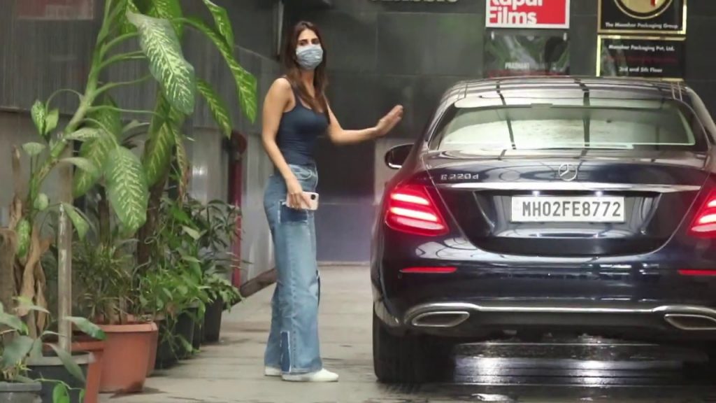 Vaani Kapoor With Her Car