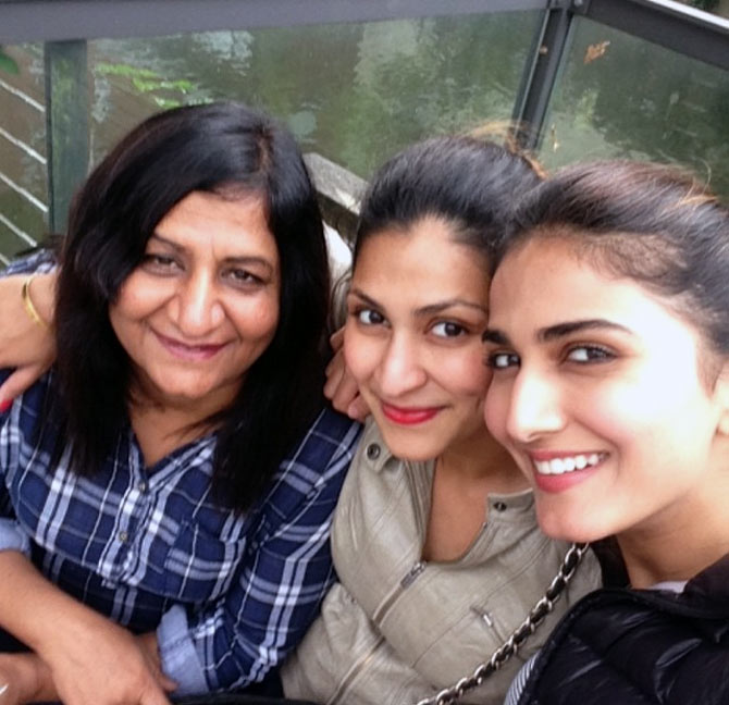 Vaani Kapoor With Her Sister