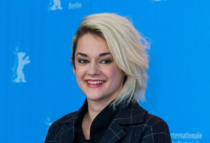 Victoire Du Bois as Emma Larsimon